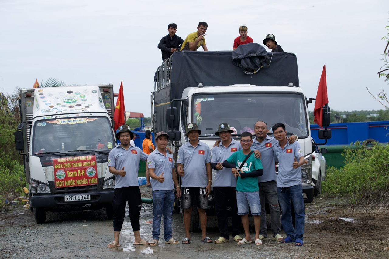Bà con thiếu nước mùa hạn mặn 'nhẵn mặt' anh Khương gạo- Ảnh 2. Team RH - Long An ngày càng đông người hưởng ứng, tham gia đồng hành - Ảnh: NHẬT TRUNG