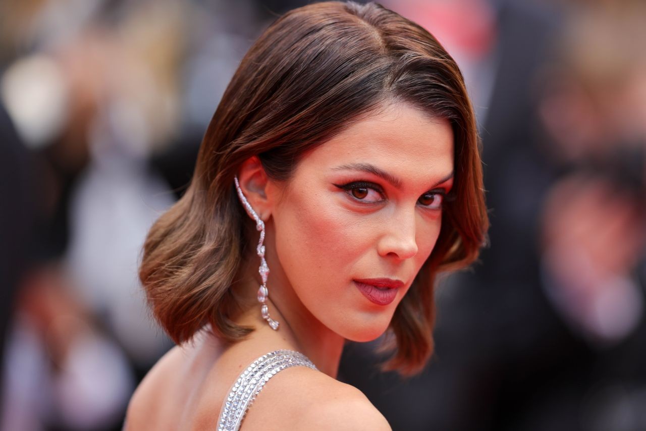 Hoa hậu Hoàn vũ gây chú ý với váy lạ mắt trên thảm đỏ Cannes ảnh 10