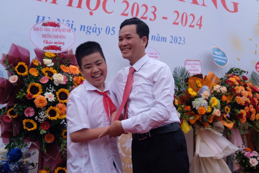 Nam sinh khuyết tật giành hàng loạt huy chương toán, tin học quốc tế - 3 Nam sinh khuyết tật giành hàng loạt huy chương toán, tin học quốc tế - 3