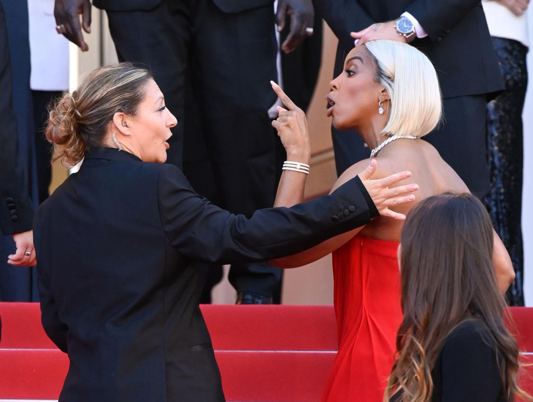 Kelly Rowland 'rioted' and scolded security staff right on the Cannes red  carpet - Vietnam.vn