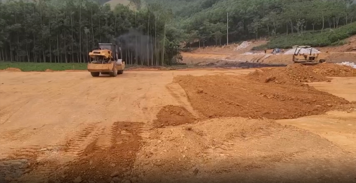 Công trình đang được thi công khu tái định cư cho 35 hộ dân ở xóm Liên Phương, xã Văn Lăng được đầu từ từ nguồn vốn Chương trình MTQG 1719. Công trình đang được thi công khu tái định cư cho 35 hộ dân ở xóm Liên Phương, xã Văn Lăng được đầu từ từ nguồn vốn Chương trình MTQG 1719.