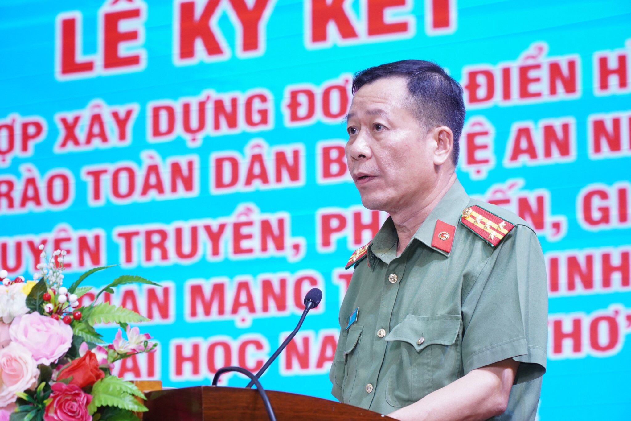 Công an Cần Thơ giúp sinh viên phòng tránh tiêu cực trên không gian mạng- Ảnh 2. Công an Cần Thơ giúp sinh viên phòng tránh tiêu cực trên không gian mạng- Ảnh 2.