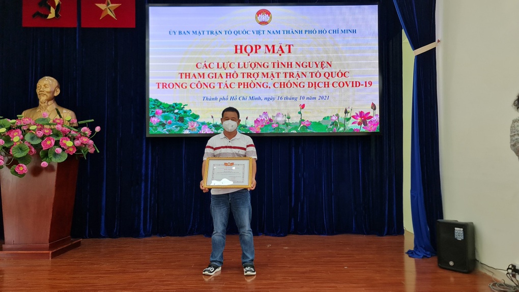 Người đàn ông lên chức cao, làm chủ doanh nghiệp nhờ tên độc lạ - 3 Người đàn ông lên chức cao, làm chủ doanh nghiệp nhờ tên độc lạ - 3