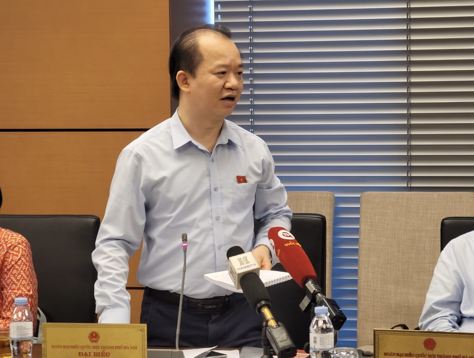 Đại biểu Quốc hội Bùi Hoài Sơn cho rằng, cần có gói hỗ trợ cho hàng không để giảm giá vé máy bay