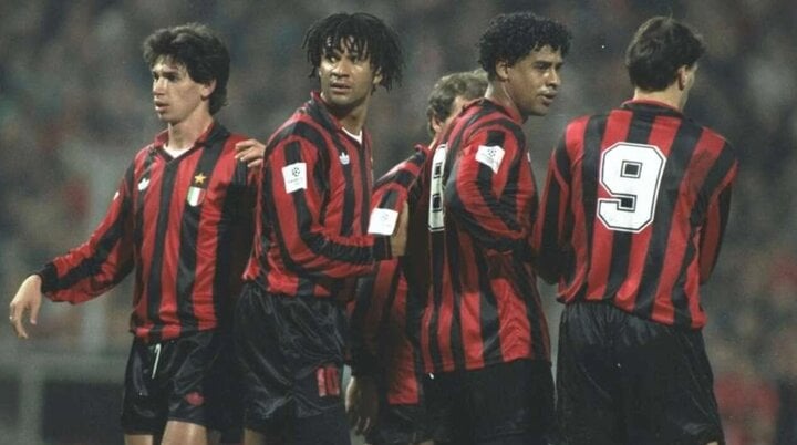 5. AC Milan (58 trận): Chuỗi bất bại của Rossonerri bắt đầu từ tháng 5/1991 dưới sự dẫn dắt của cựu huấn luyện viên Arrigo Sacchi, nối tiếp dưới thời Fabio Capello. Trong thời gian này, đội chủ sân San Siro giành 2 chức vô địch quốc gia, 1 Champions League.