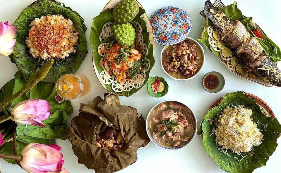 Gỏi củ sen trên mâm cơm toàn sen - Ảnh: VĨNH QUYÊN Gỏi củ sen trên mâm cơm toàn sen - Ảnh: VĨNH QUYÊN