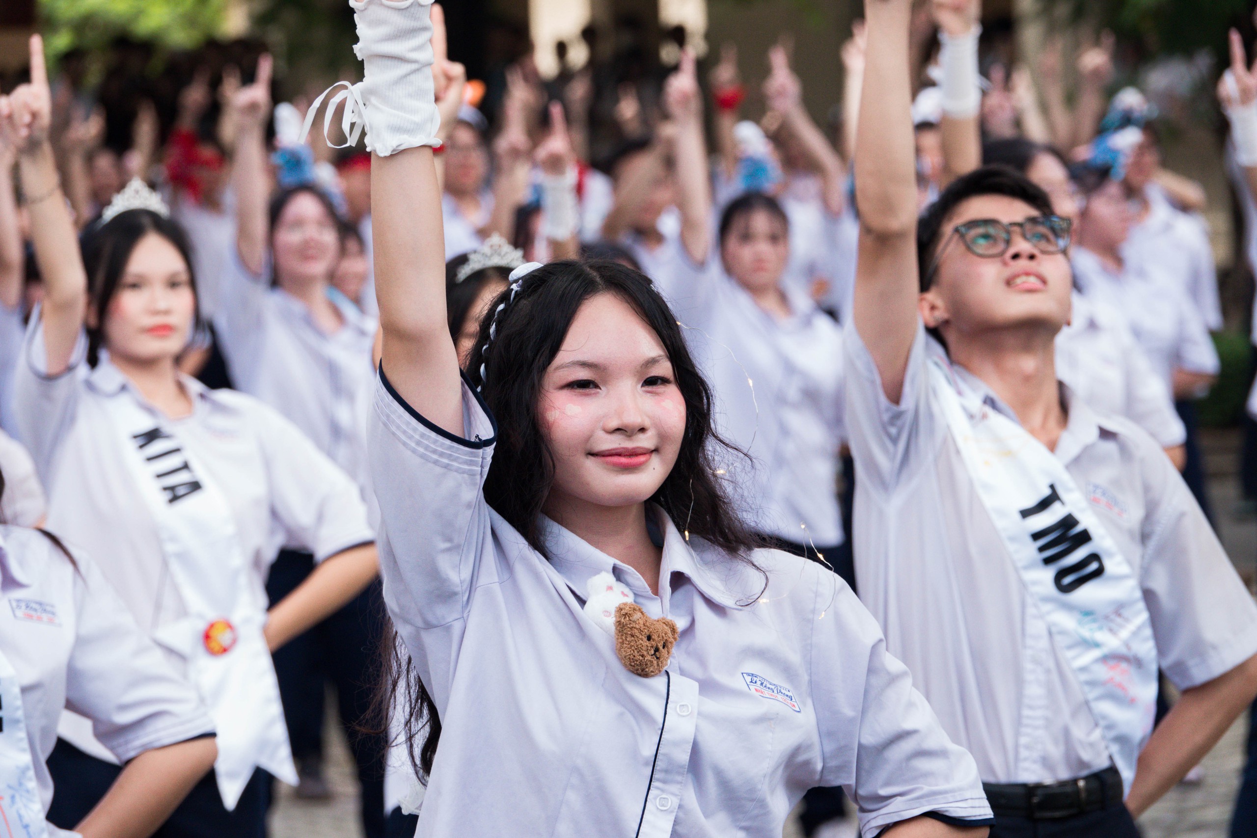 Học sinh Trường THPT chuyên Lê Hồng Phong ‘thắp sáng’ cả bầu trời trong ngày chia tay- Ảnh 4.