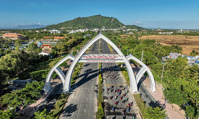 Miễn phí vé tham quan trong những ngày diễn ra lễ hội Vía Bà Chúa Xứ núi Sam 2024 - Ảnh 2. Miễn phí vé tham quan trong những ngày diễn ra lễ hội Vía Bà Chúa Xứ núi Sam 2024 - Ảnh 2.