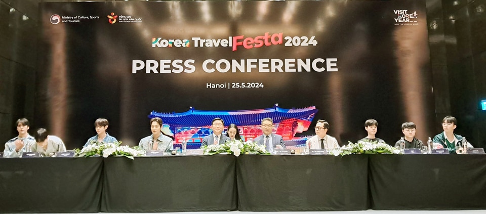 KTO trao đổi các vấn đề về du lịch 2 nước Việt Nam-Hàn Quốc tại buổi họp báo. Ảnh: Hoài Nam