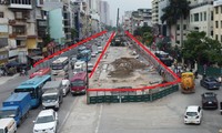Quây rào nửa phố Kim Đồng để thi công hầm chui Vành đai 2,5