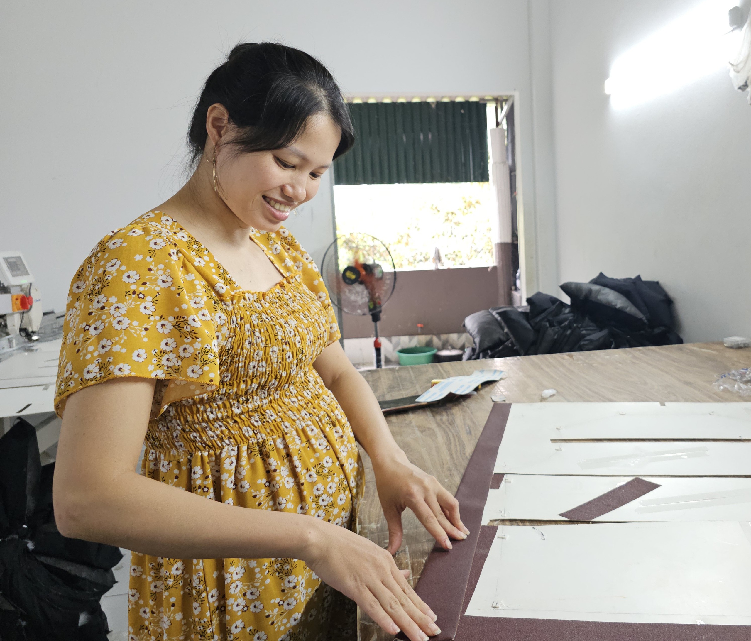 Mô hình Tổ may liên kết giúp phụ nữ dân tộc thiểu số ổn định kinh tế- Ảnh 3. Mô hình Tổ may liên kết giúp phụ nữ dân tộc thiểu số ổn định kinh tế- Ảnh 3.