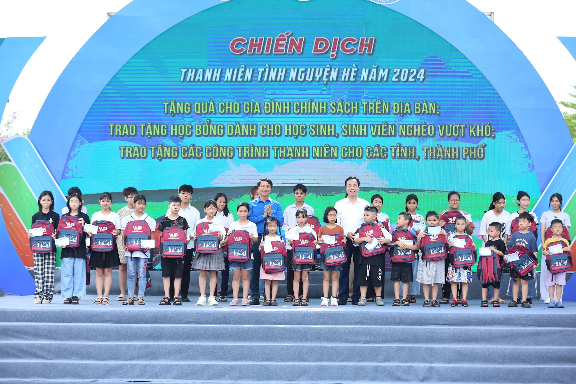 Trung ương Đoàn ra quân Chiến dịch Thanh niên tình nguyện Hè toàn quốc năm 2024 - Ảnh 4. Trung ương Đoàn ra quân Chiến dịch Thanh niên tình nguyện Hè toàn quốc năm 2024 - Ảnh 4.
