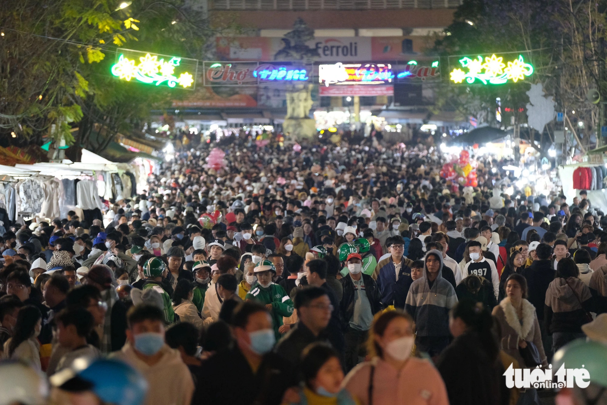 Khu vực chợ đêm Đà Lạt hiện là một phần của tuyến đi bộ trung tâm Hòa Bình - Ảnh: M.V.