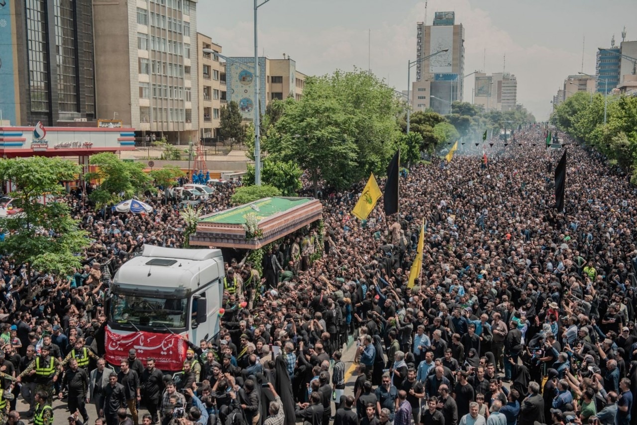 Ảnh thế giới 7 ngày qua: Cảnh đổ nát không tưởng ở Kharkov là lễ tang Tổng thống Iran- Ảnh 10.