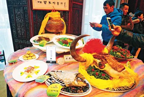 Lắp đèn đỏ giữa sa mạc tránh kẹt” lạc đà, du khách vẫn điêu đứng vì tắc đường: 5 phút nhích được 2 bước! - Ảnh 8. Lắp đèn đỏ giữa sa mạc tránh kẹt” lạc đà, du khách vẫn điêu đứng vì tắc đường: 5 phút nhích được 2 bước! - Ảnh 8.