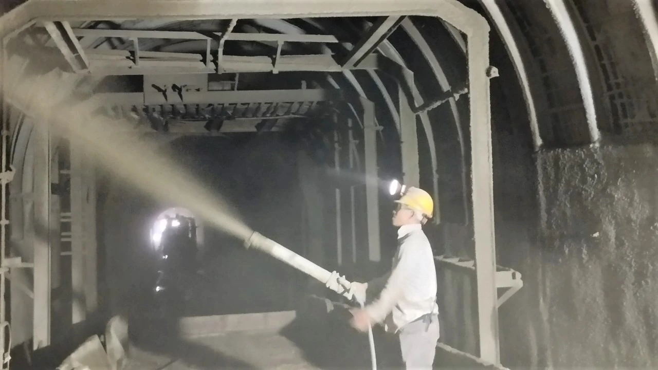 Công nhân căng mình gia cố hầm Bãi Gió sau sự cố- Ảnh 9. Công nhân căng mình gia cố hầm Bãi Gió sau sự cố- Ảnh 9.