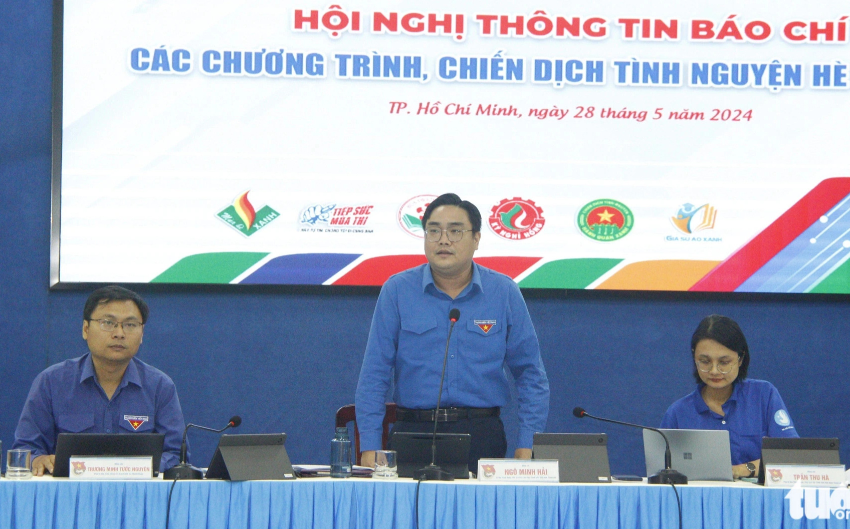 125.000 chiến sĩ đăng ký hè tình nguyện TP.HCM, lễ ra quân ở công viên bờ sông Sài Gòn- Ảnh 2. Bí thư Thành Đoàn TP.HCM Ngô Minh Hải (giữa) thông tin đến báo chí về các chương trình, chiến dịch tình nguyện hè 2024 - Ảnh: C.T.