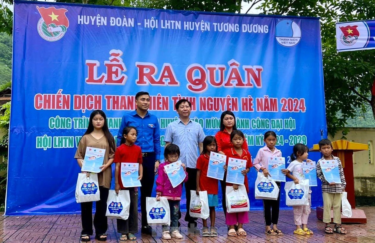Những con số và hình ảnh ấn tượng của tuổi trẻ Nghệ An ra quân Chiến dịch tình nguyện Hè ảnh 2
