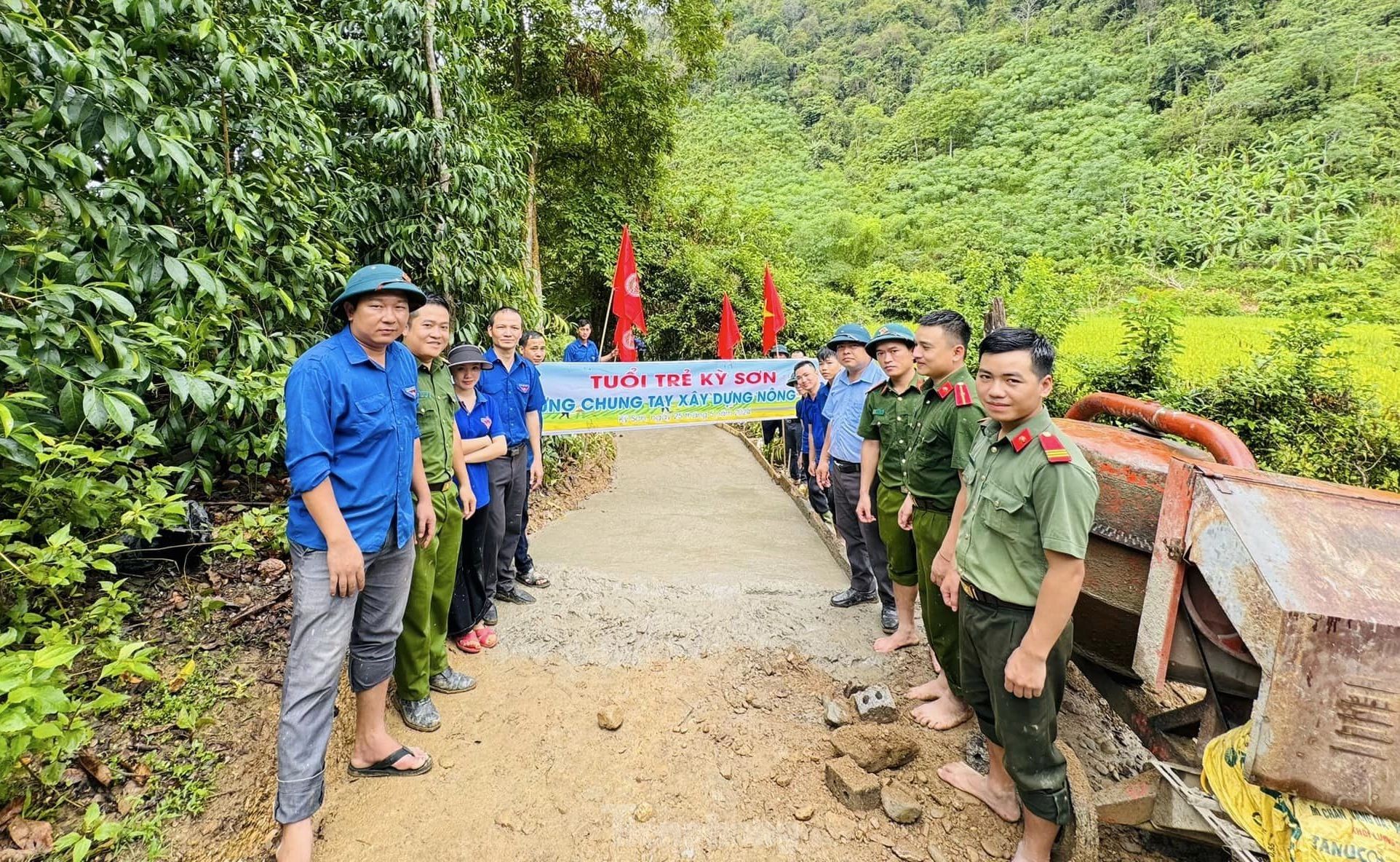 Những con số và hình ảnh ấn tượng của tuổi trẻ Nghệ An ra quân Chiến dịch tình nguyện Hè ảnh 4