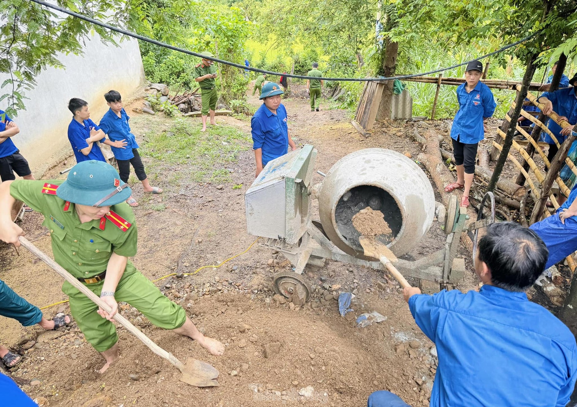 Những con số và hình ảnh ấn tượng của tuổi trẻ Nghệ An ra quân Chiến dịch tình nguyện Hè ảnh 7