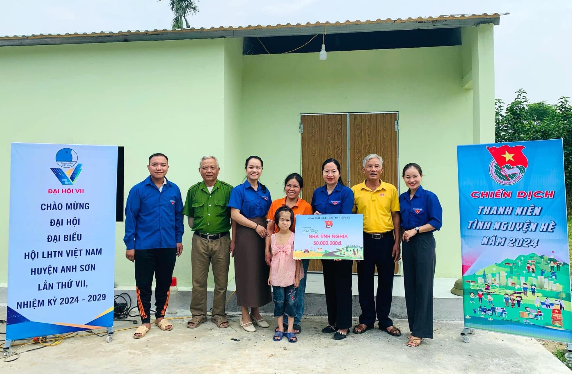 Những con số và hình ảnh ấn tượng của tuổi trẻ Nghệ An ra quân Chiến dịch tình nguyện Hè ảnh 9