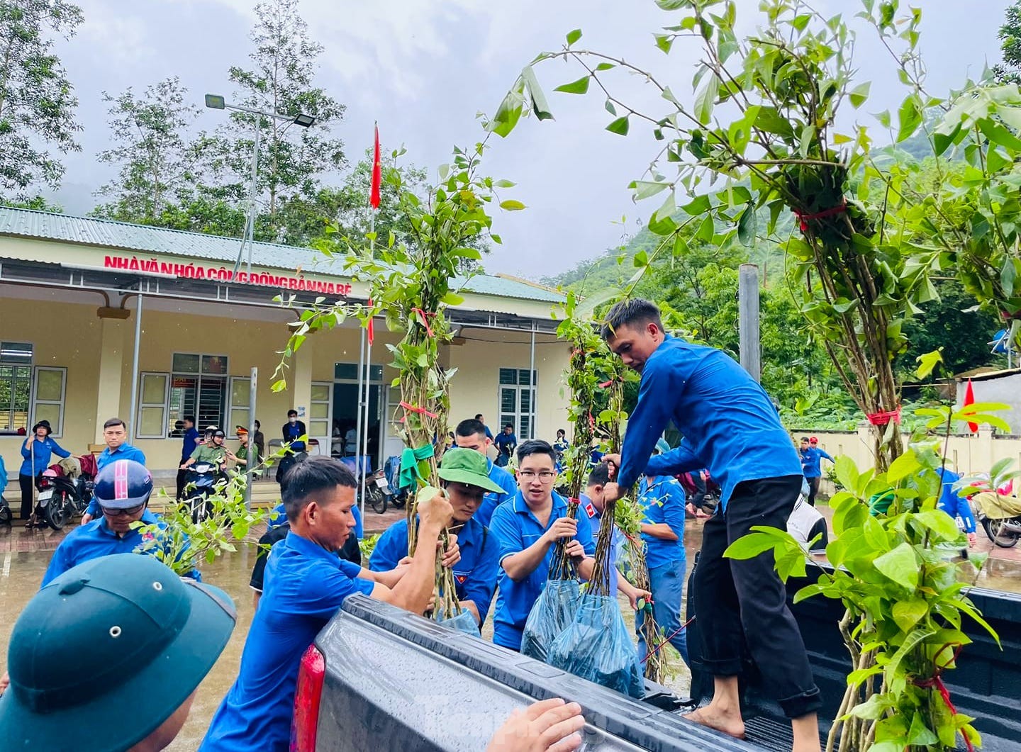 Những con số và hình ảnh ấn tượng của tuổi trẻ Nghệ An ra quân Chiến dịch tình nguyện Hè ảnh 11