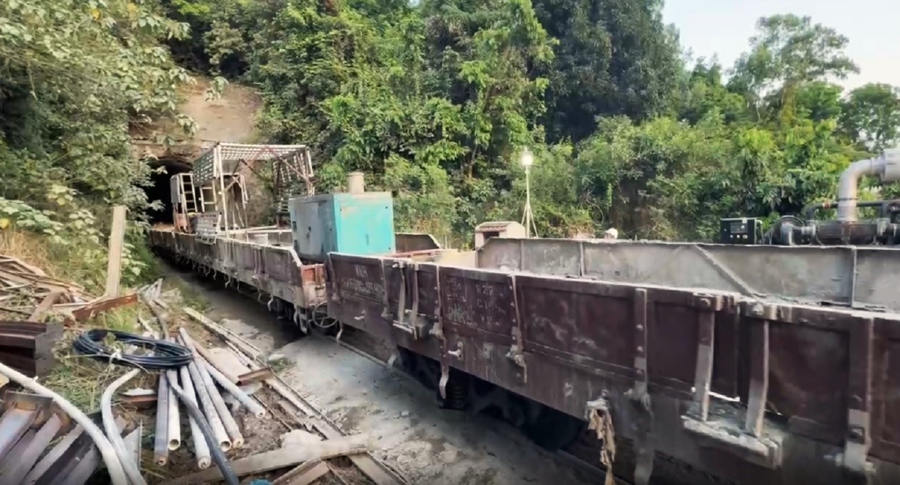 Khắc phục xong hầm Bãi Gió, thông tuyến đường sắt Bắc - Nam từ chiều tối nay (21/4)- Ảnh 2. Khắc phục xong hầm Bãi Gió, thông tuyến đường sắt Bắc - Nam từ chiều tối nay (21/4)- Ảnh 2.