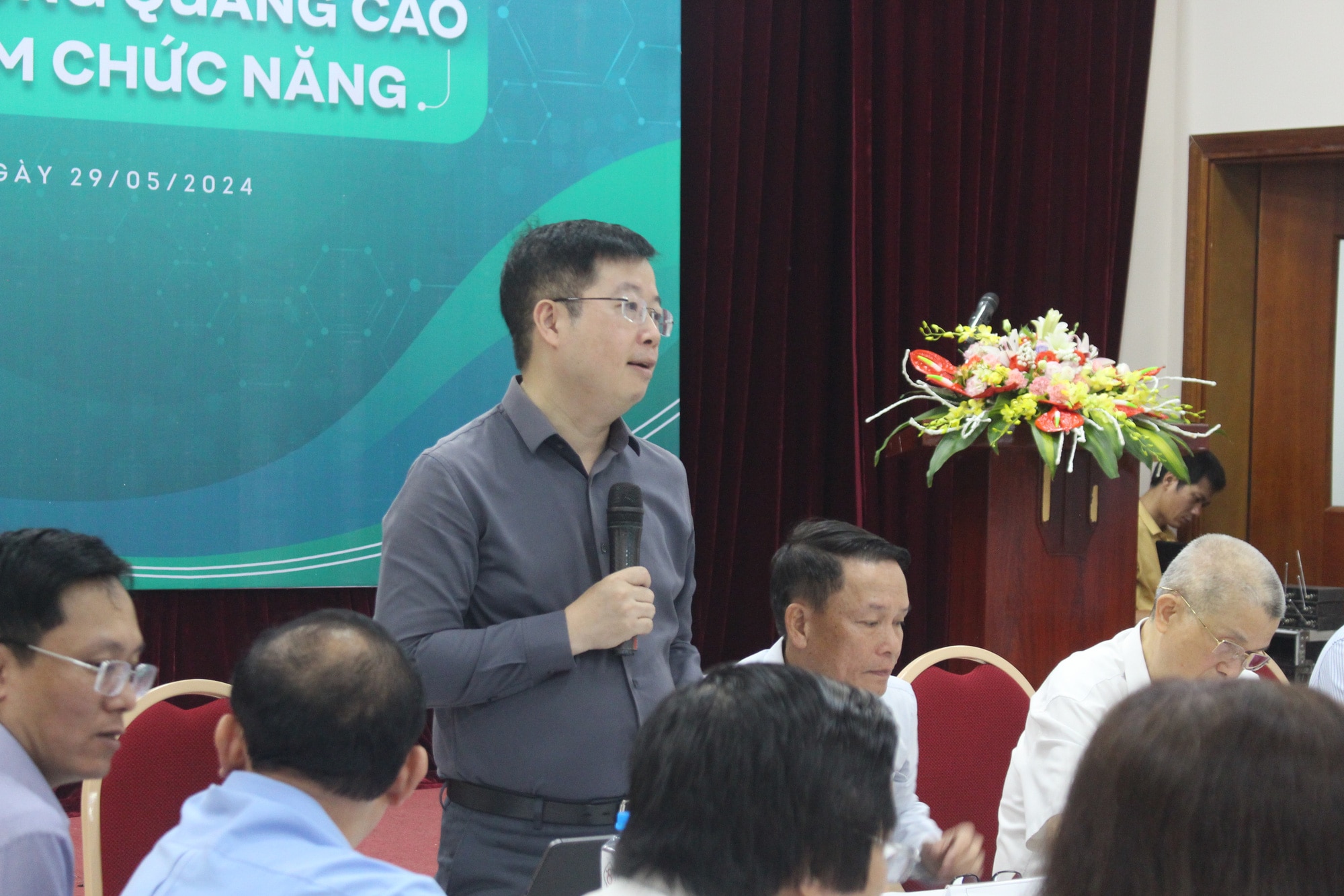 Thứ trưởng Bộ Thông tin và Truyền thông Nguyễn Thanh Lâm chia sẻ tại tọa đàm - Ảnh: D.LIỄU