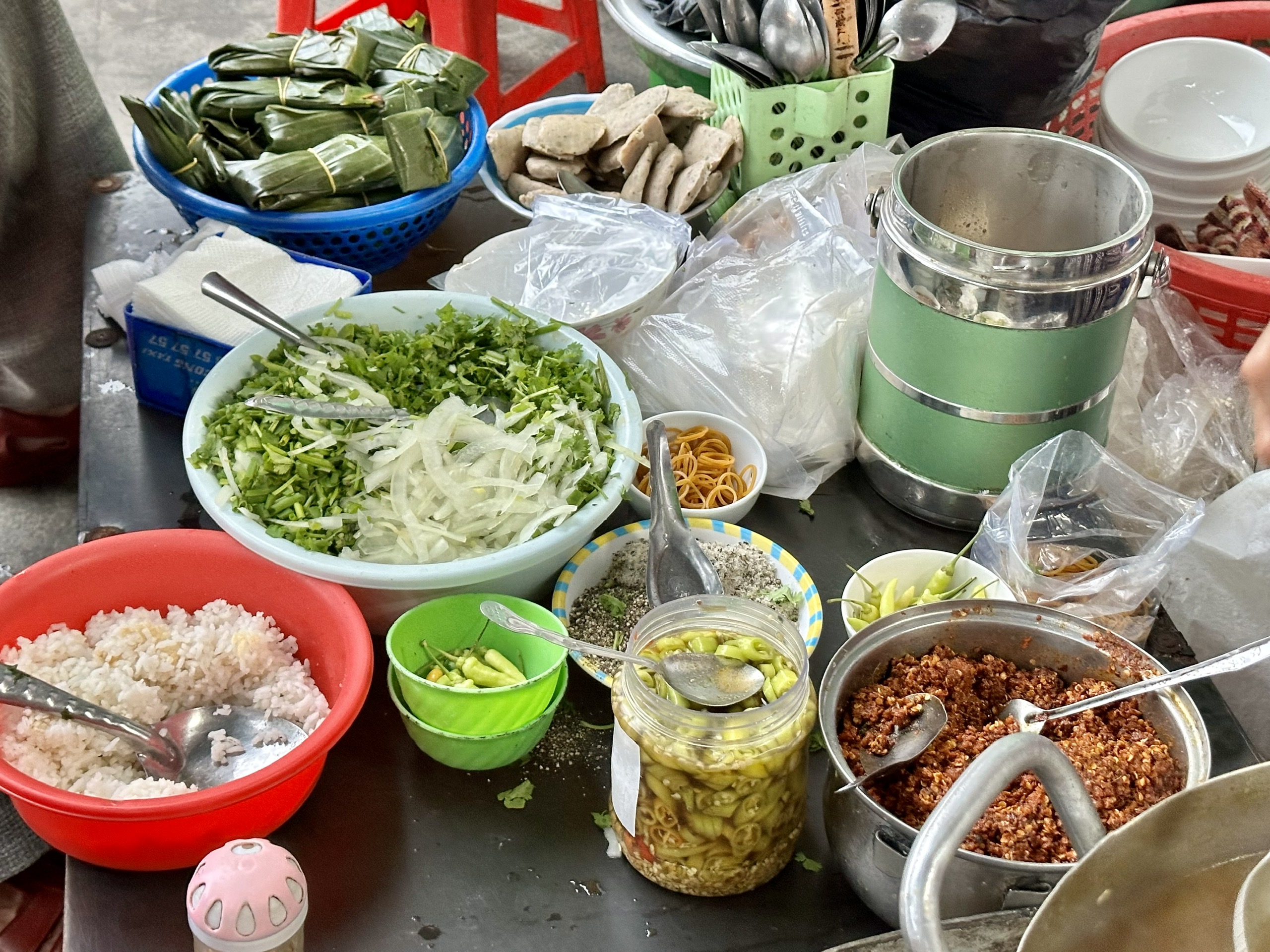 Có gì trong tô bánh canh 10.000 đồng ở Huế?- Ảnh 3. Có gì trong tô bánh canh 10.000 đồng ở Huế?- Ảnh 3.