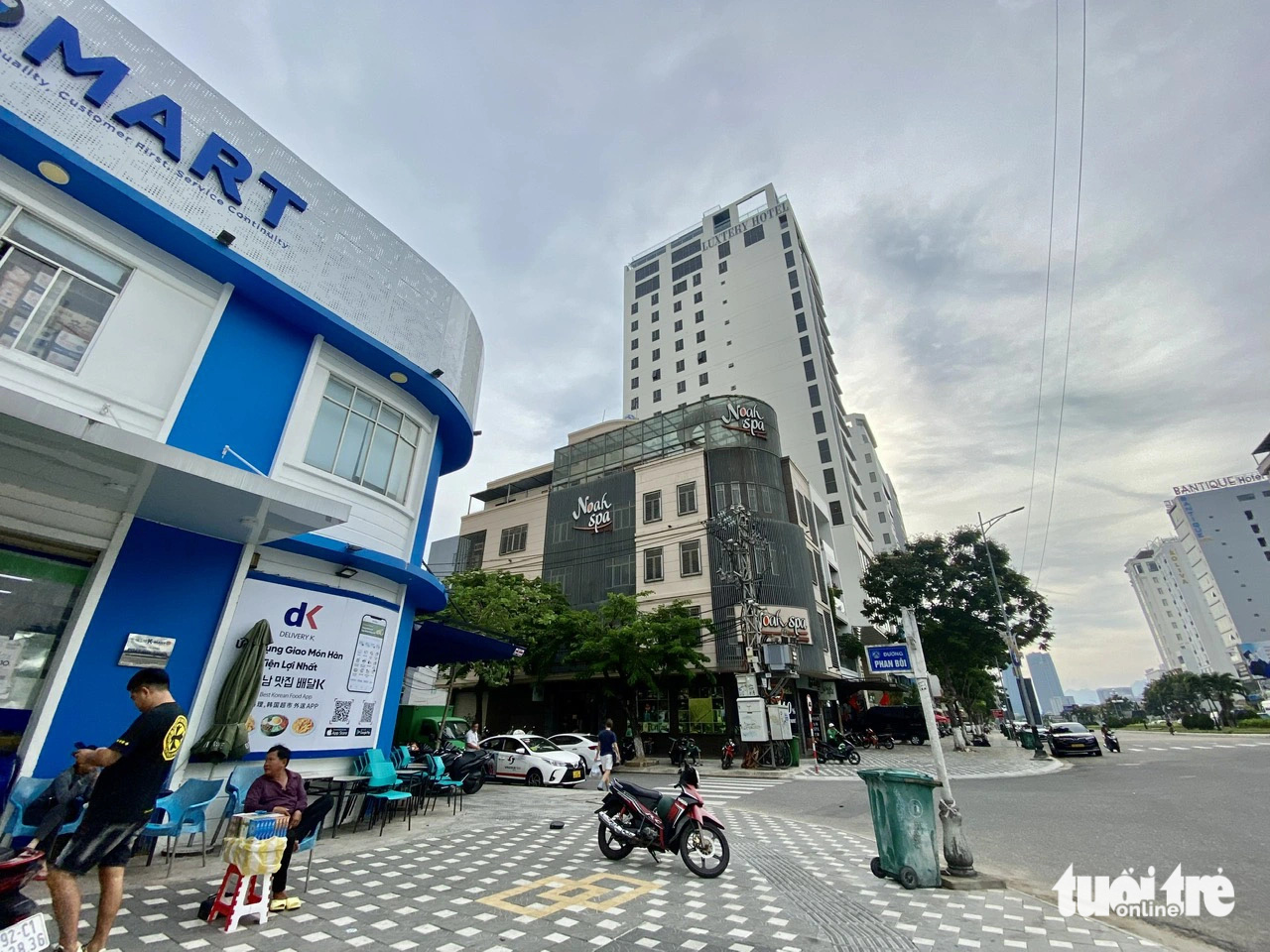 Mới mẻ trên những con đường du lịch của Đà Nẵng- Ảnh 5. Một góc ngã tư vừa được làm mới tại quận Sơn Trà - Ảnh: TRƯỜNG TRUNG
