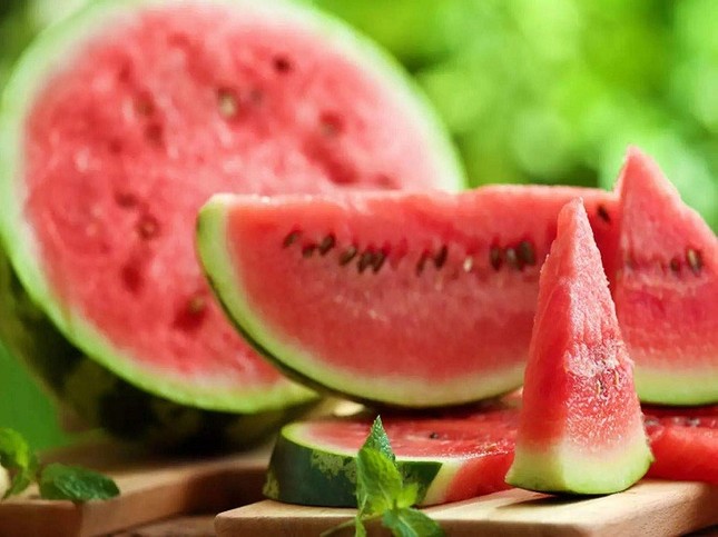Ăn dưa hấu nhớ kỹ những lưu ý này để tránh rước bệnh vào thân - Ảnh 1. Ăn dưa hấu nhớ kỹ những lưu ý này để tránh rước bệnh vào thân - Ảnh 1.