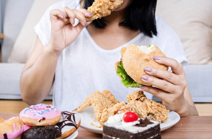 Ăn uống vô độ, nữ sinh 20 tuổi nhập viện tâm thần - Ảnh 1. Ăn uống vô độ, nữ sinh 20 tuổi nhập viện tâm thần - Ảnh 1.