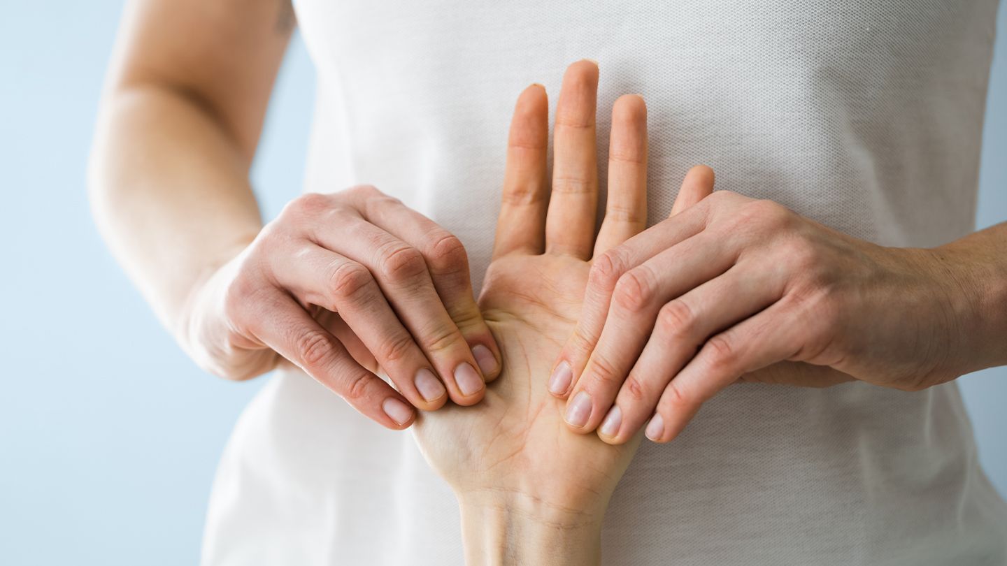 Bấm huyệt có tác dụng gì?- Ảnh 1. bấm huyệt
