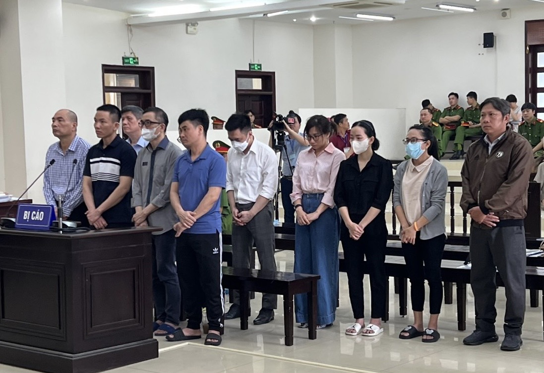 Đại án kit test Việt Á: Bất ngờ đề nghị miễn tội cho cán bộ CDC Bình Dương- Ảnh 1. Đại án kit test Việt Á: Bất ngờ đề nghị miễn tội cho cán bộ CDC Bình Dương- Ảnh 1.