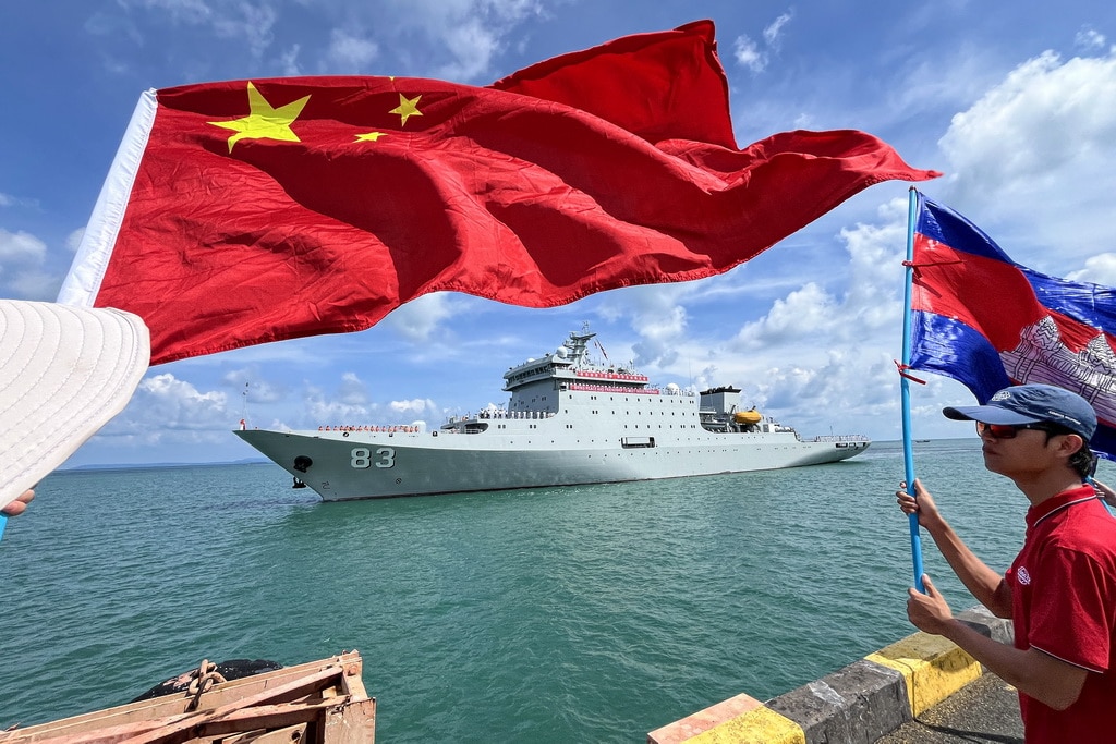 Tàu huấn luyện Thích Kế Quang nằm trong số 2 tàu hải quân Trung Quốc cập cảng Sihanoukville hôm 19.5