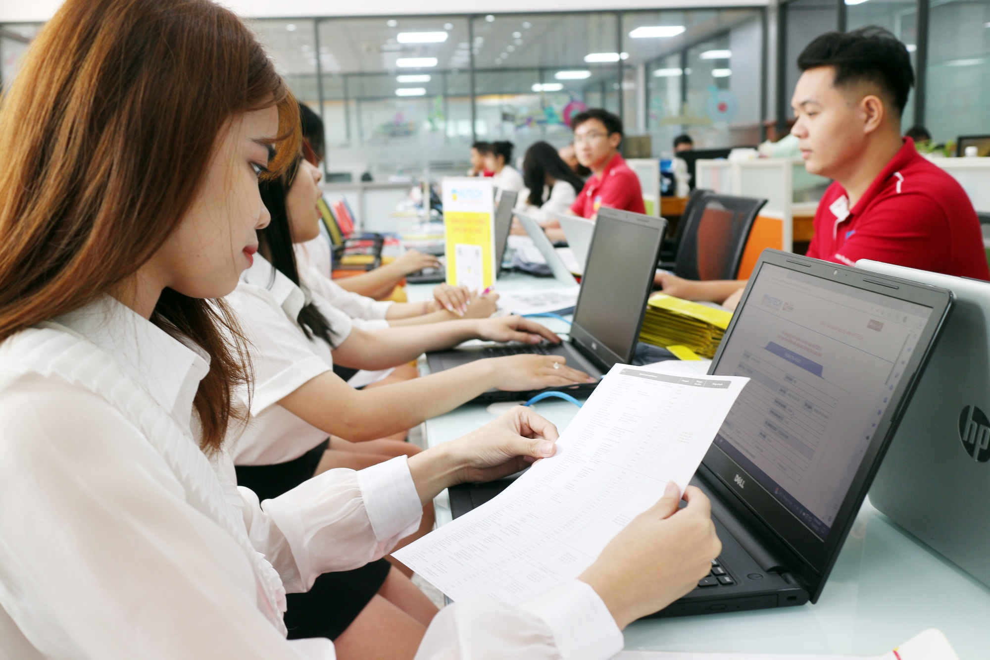 IDP cấp sai quy định hơn 56.000 chứng chỉ IELTS: Các trường ĐH Việt Nam nói gì?- Ảnh 1. Người học lo lắng trước thông tin 56.230 chứng chỉ IELTS sai quy định trong năm 2022