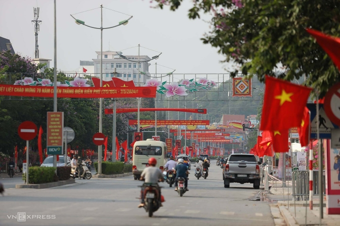 Đường Võ Nguyên Giáp cấm phương tiện di chuyển vào nhiều khung giờ trong ngày 5-7/5. Ảnh: Việt An