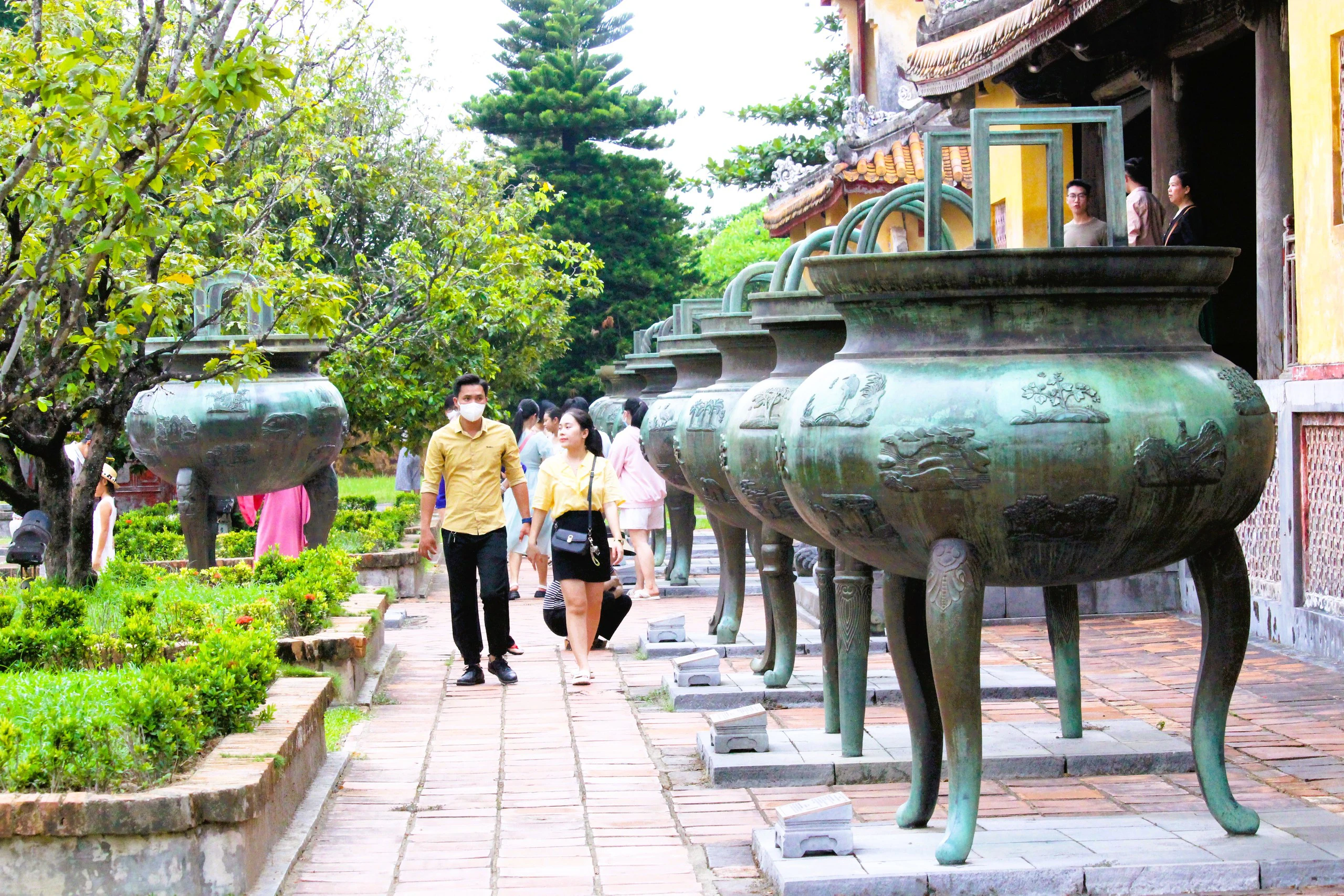 Cận cảnh cửu đỉnh - Hoàng cung Huế vừa được vinh danh Di sản tư liệu thế giới- Ảnh 1. Cận cảnh cửu đỉnh - Hoàng cung Huế vừa được vinh danh Di sản tư liệu thế giới- Ảnh 1.