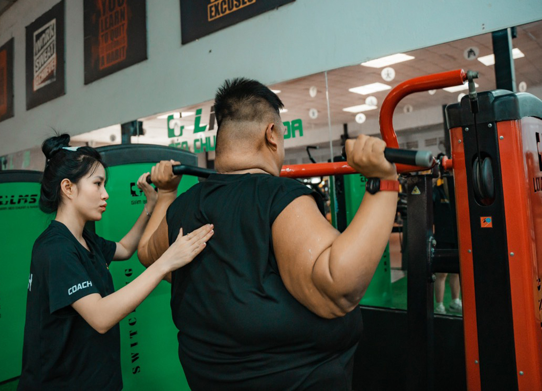Chàng trai đi bơi, tập gym giảm cân từ 230 kg còn 162 kg- Ảnh 1. Chàng trai đi bơi, tập gym giảm cân từ 230 kg còn 162 kg- Ảnh 1.