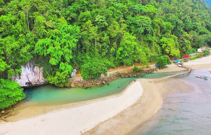 Sông Tamborasi là một trong những dòng sông ngắn nhất thế giới nằm ở khu vực Tây Nam Sulawesi, Indonesia. Ảnh dulichluhanh