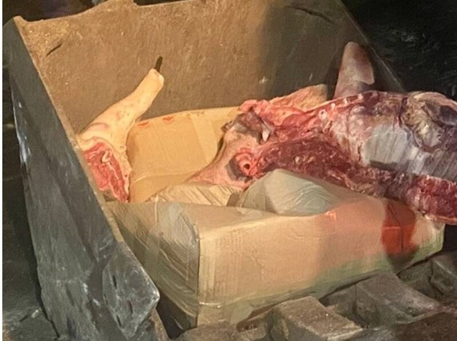 Chưa đăng ký hộ kinh doanh vẫn vô tư bày bán 700kg thịt lợn ở Hà Nam