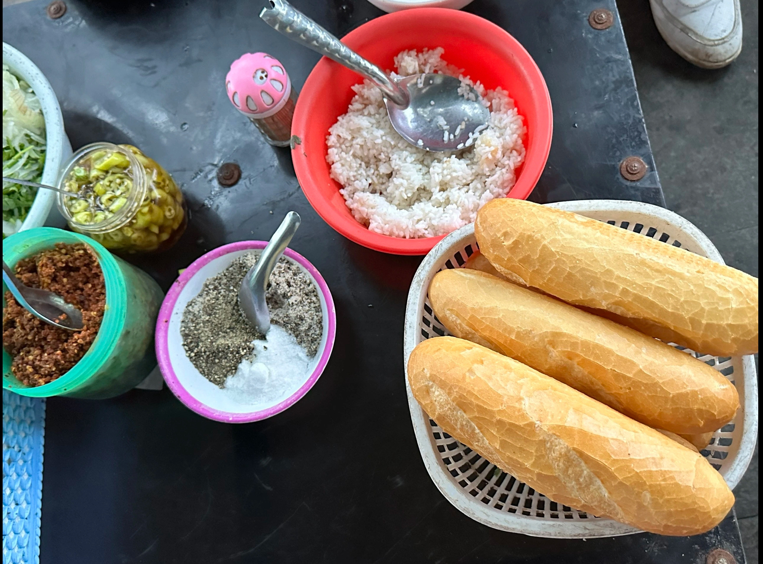 Có gì trong tô bánh canh 10.000 đồng ở Huế?- Ảnh 4. Có gì trong tô bánh canh 10.000 đồng ở Huế?- Ảnh 4.