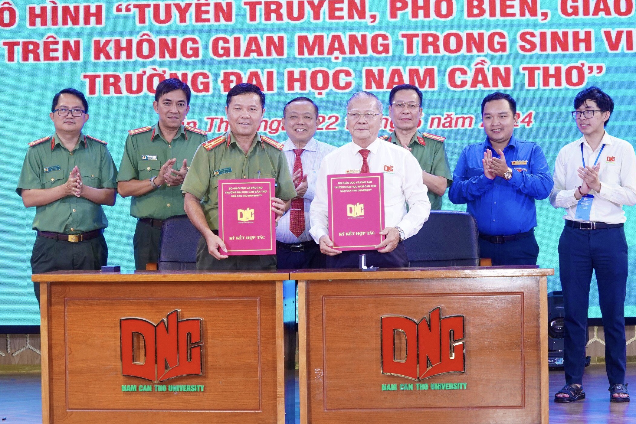 Công an Cần Thơ giúp sinh viên phòng tránh tiêu cực trên không gian mạng- Ảnh 1. Công an Cần Thơ giúp sinh viên phòng tránh tiêu cực trên không gian mạng- Ảnh 1.