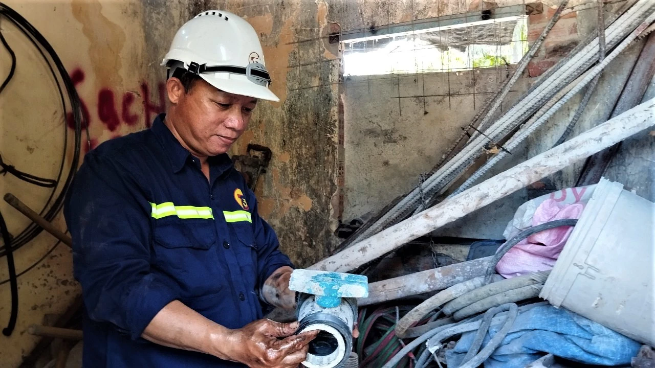 Công nhân căng mình gia cố hầm Bãi Gió sau sự cố- Ảnh 1. Công nhân căng mình gia cố hầm Bãi Gió sau sự cố- Ảnh 1.