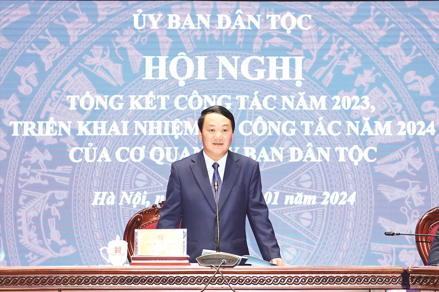 Bộ trưởng, Chủ nhiệm UBDT Hầu A Lềnh phát biểu chỉ đạo tại Hội nghị tổng kết công tác năm 2023, triển khai nhiệm vụ năm 2024. Bộ trưởng, Chủ nhiệm UBDT Hầu A Lềnh phát biểu chỉ đạo tại Hội nghị tổng kết công tác năm 2023, triển khai nhiệm vụ năm 2024.
