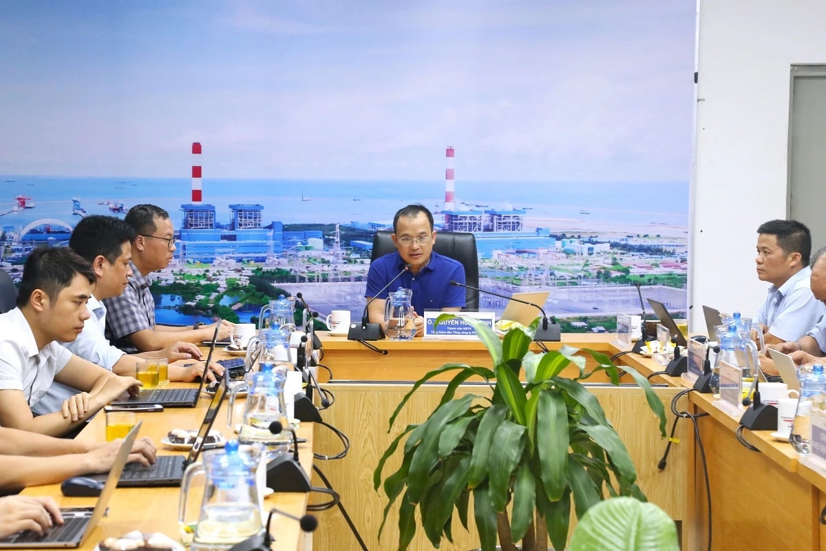 Tổng Giám đốc Tổng Công ty Phát điện 1 (EVNGENCO1) Nguyễn Hữu Thịnh cùng đoàn công tác vừa có buổi làm việc của với Công ty Nhiệt điện Duyên Hải (tỉnh Trà Vinh).
