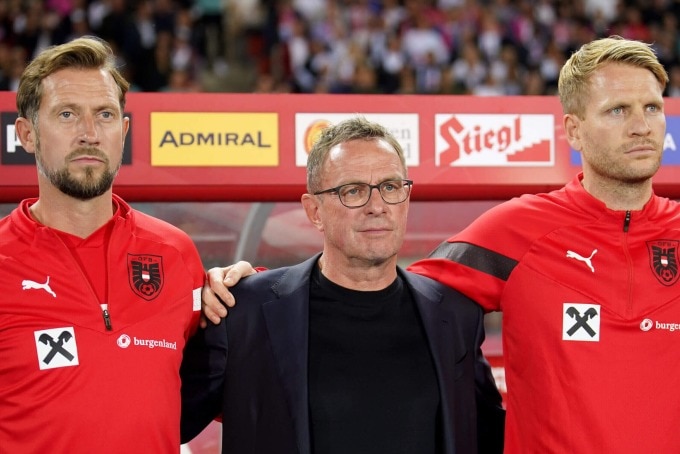 Rangnick (giữa) dẫn dắt tuyển Áo từ hè 2022 sau khi rời Man Utd. Ảnh: AFP
