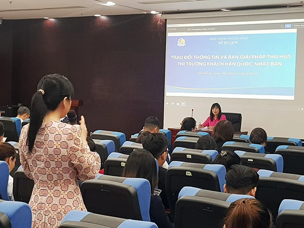 Doanh nghiệp hiến kế với lãnh đạo Sở Du lịch Đà Nẵng về thu tiếp tục đẩy mạnh thu hút khách từ thị trường Hàn Quốc - Nhật Bản Doanh nghiệp hiến kế với lãnh đạo Sở Du lịch Đà Nẵng về thu tiếp tục đẩy mạnh thu hút khách từ thị trường Hàn Quốc - Nhật Bản