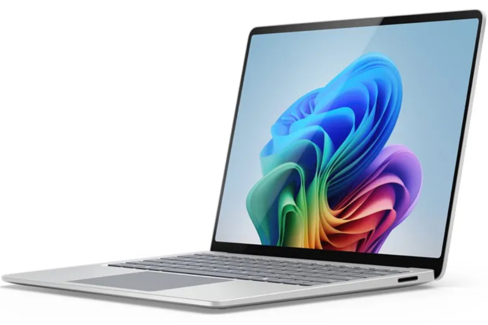 Đã có đối thủ xứng tầm với MacBook Air- Ảnh 1. Surface Laptop mới cung cấp 2 lựa chọn màn hình 13,8 inch hoặc 15 inch.