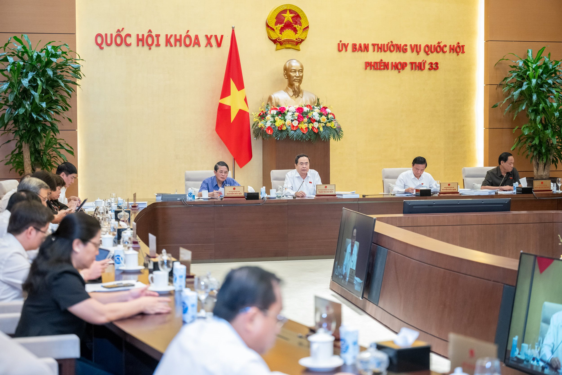anh-bai-tren-trang-2.jpg